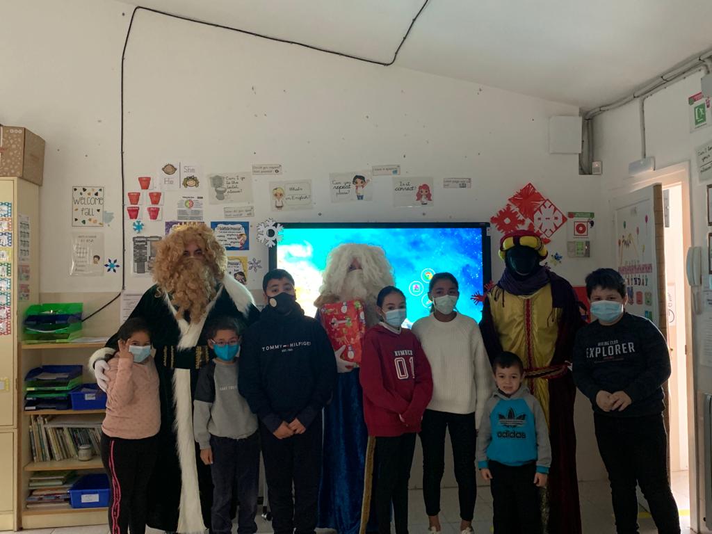 craentrevalles's tweet photo. Hemos tenido el orgullo de recibir la visita de los pajes reales. Dando lugar a momentos de magia y alegría en todos nosotros. https://t.co/NeF7z8E4ET