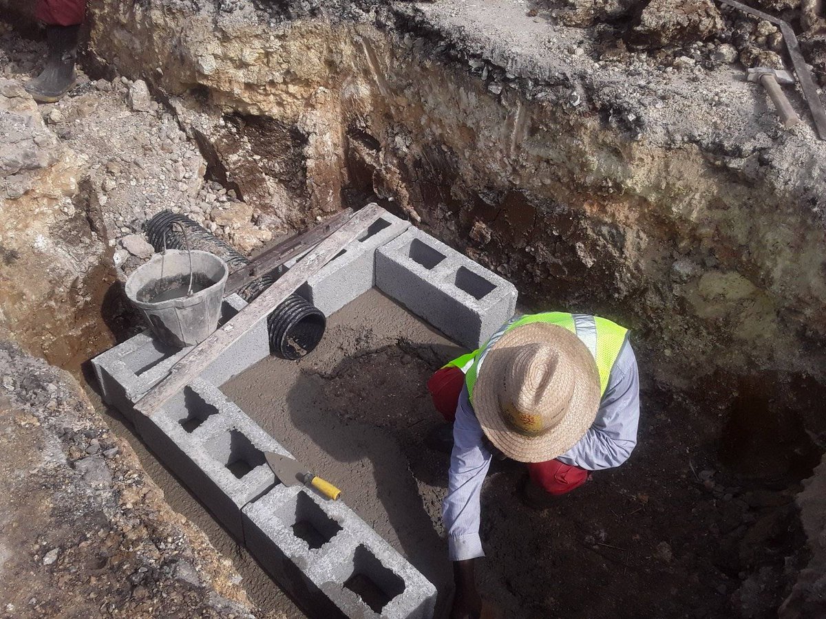 Brigada de la Base de Saneamiento Oeste continúa el avance de la construcción del alcantarillado, Reparto Jesús Menéndez del Consejo Popular Armada, municipio Boyeros.