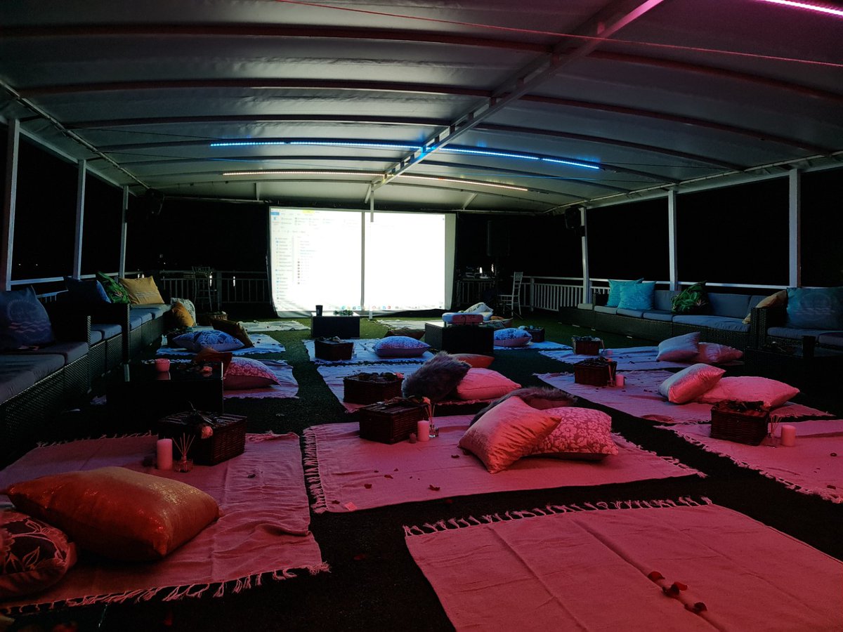 LiquidLiving's tweet photo. A Movie night for OEM 
Such a great idea, even the weather man agreed  😎
.
.
#LiquidLounge #MovieNight #Outdoormovies #VaalRiver #ImonaBoat #Functions #Events #CruisetheVaal #PartyCruises https://t.co/Nu22ChKfmV