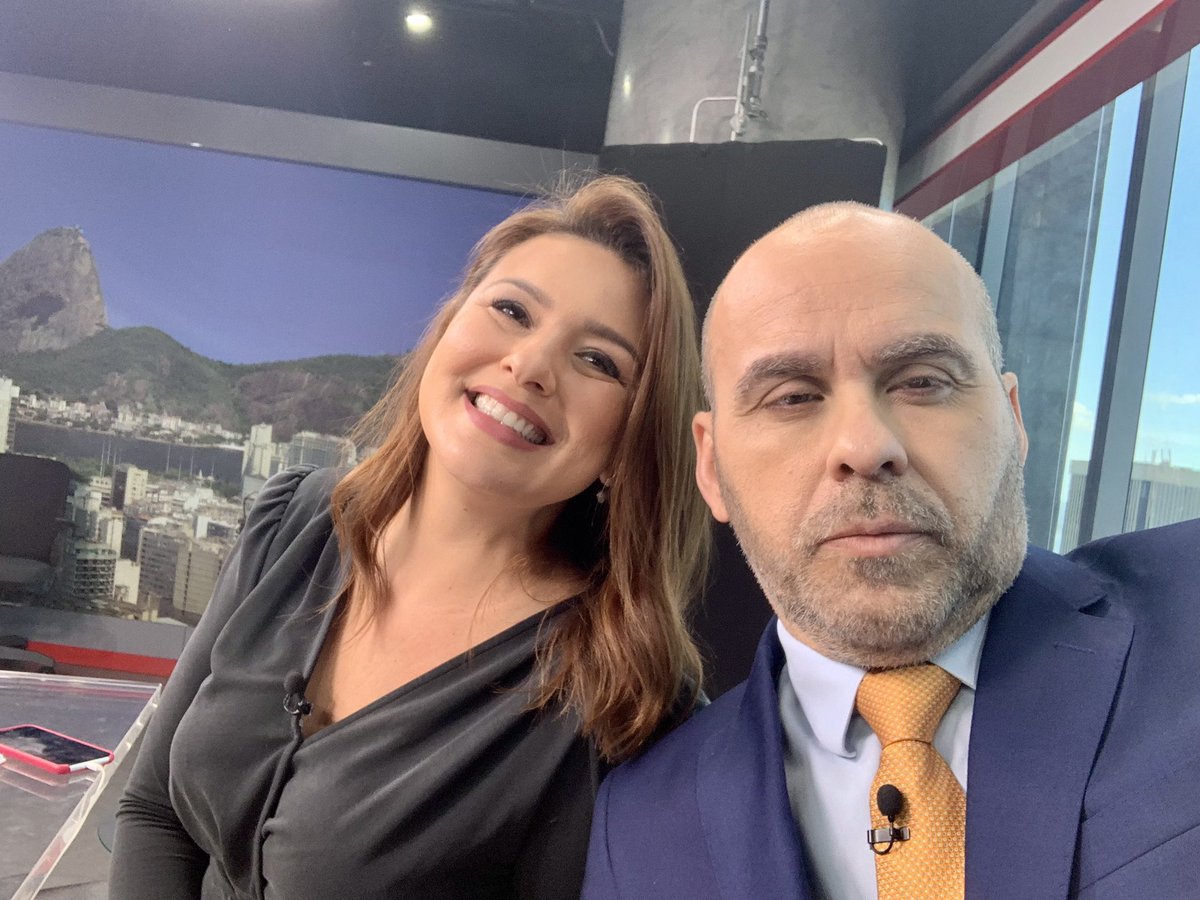 alex_borges's tweet photo. E quem voltou? @rachelamorim!
Bem-vinda 🥳🍾🎉 https://t.co/Yuqr0y0Hu9