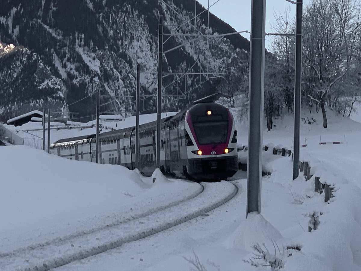 Im 🚂ab auf die Piste🏔️: Ab Mitte Januar wird der Vosalpes Express am Wochenende die🏂 &amp;⛷️ von #Freiburg direkt nach Le Châble ins Skigebiet von #Verbier4Vallées bringen - und das mit günstigen Zug und Ski-Billetten. Weitere Infos folgen Anfang 2022🎉#sbb4climate @tpf_medias