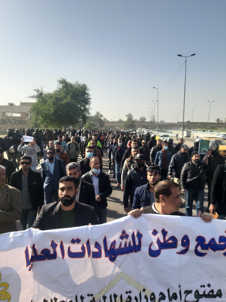 ما أشح عطائك على أبناء بلدك و نراك تجود بخيرات بلدنا للغريب ،،لم نعرفك يوما بالجود تجاهنا و ها انت تُغدق الغريب بخيراتنا،، و حبالنا الصوتية قد تمزقت اليوم هتافا أمام مجلسك ،،و لكن عبثا نحاول مع من لا يهمه امرنا

الشهادات العليا
#الكاظمي_يسرق_حقوقنا