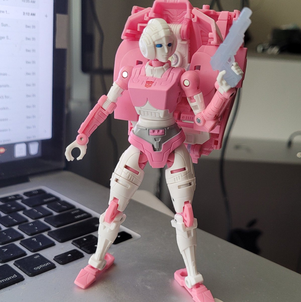 dkasshu666's tweet photo. #kingdomarcee can join the vintage #throttlebots in the line awaiting a tiny car compactor because OH LAWD this toy is terrible https://t.co/7bS3gp9cgI