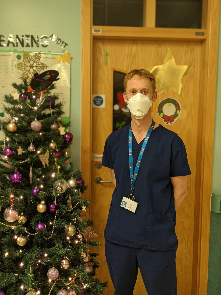 E17_Renal's tweet photo. Well done to Andy for being the staff member of the month! Your leadership and commitment over the past few months has been fantastic. As our new clinical lead, you been active in every area of development and making sure the unit is moving forward. 
@EMEESYkidney @EMEESYtour https://t.co/6EFyqoPKjF