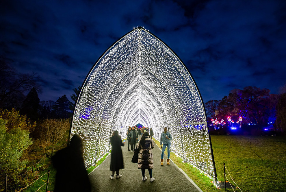 BrooklynBotanic's tweet photo. Tonight is the longest night of the year–embrace the beauty of nature in winter when you visit Lightscape this Winter Solstice. Tickets for this holiday season are selling out fast. Reserve yours at https://t.co/YYjxgLuTmY

#WinterSolstice #BBGLightscape https://t.co/qO0byKoyuB