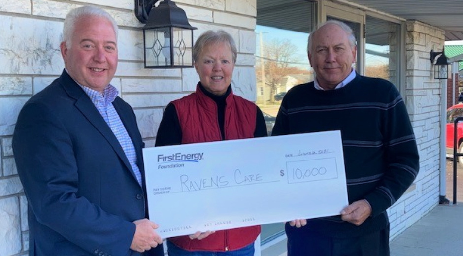 toledoedison's tweet photo. 🎁 The FirstEnergy Foundation presented a surprise $10,000 "Gift of the Season" to Ravens Care in Defiance, OH, to support programs that provide emergency assistance to families in need across Defiance County. More ➡️ https://t.co/ZgMnhZpf42 #GiftsofFE https://t.co/ZjuBuUBeeU