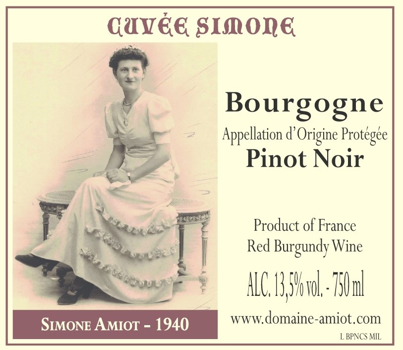 AmiotGuy's tweet photo. #2020vintage labels: just delivered on time!  1st shipment to pack today with "Cuvée Simone" 2020. 🇦🇺 @Euan_McKay and many more countries in 2022, all loyal to cuvées Simone and Flavie as well. 
#winelover #winecellar #winemaker #winelife #Burgundywine #pinotnoir #guyamiotetfils https://t.co/bWofFKmO1L