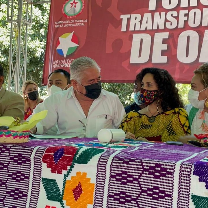 GyvesLeopoldo's tweet photo. En el Foro por la #Transformación de #Oax propuse dar nuestro respaldo a la compañera Senadora @SusanaHarp   para la candidatura de #MORENA AL Gob. del Edo. Tendremos gobernadora por primera vez en la historia. @lopezobrador_ @ConyRuedaG @oscar_canton @mario_delgado @SesulBolanos https://t.co/BZxDHLiv8J