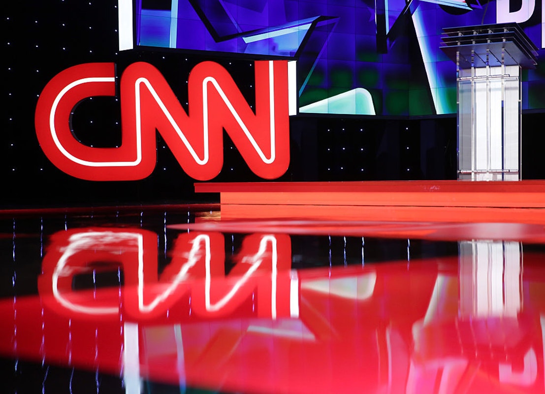 realDailyWire's tweet photo. CNN Medical Analyst Says Cloth Masks Are ‘Little More Than Facial Decorations’ https://t.co/NzkRkzN44J https://t.co/2BZrAwtkur