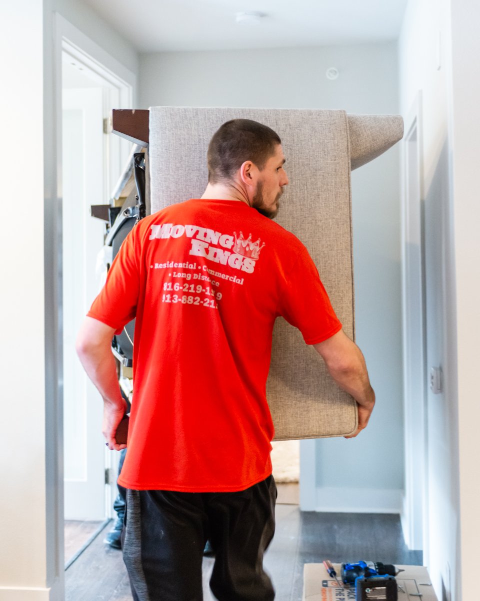 movingkingskc's tweet photo. Make moving day easier by hiring our team to help! Whether it's a small household or large business, you can count on us to make the entire process easy from start to finish. https://t.co/7N4cuEDjEV