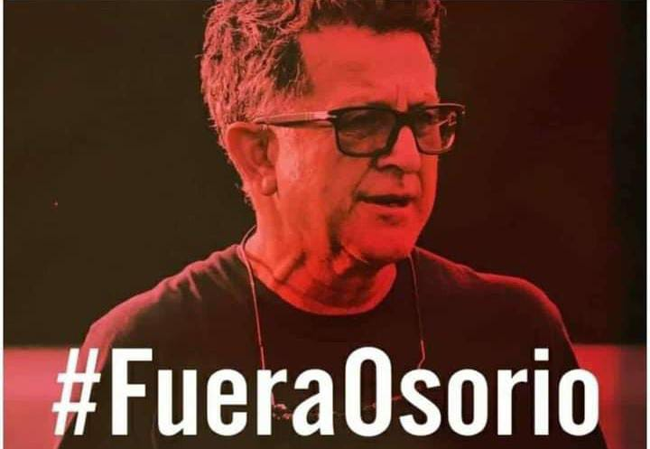 RedSabbath1927's tweet photo. No más de este loco; ¡La hinchada se respeta! #FueraOsorio, #FueraOsorio, #FueraOsorio https://t.co/5MT5s0OgxZ