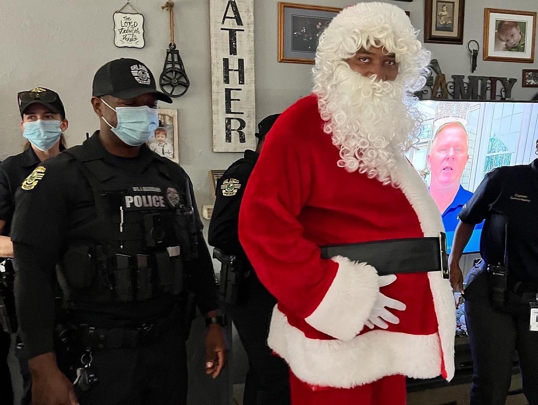 Thanks to our #communitypartners, <a href="/AboveChange/">AboveAndBeyondForChange</a> &amp; <a href="/PepsiCo/">PepsiCo</a>, our officers spread holiday cheer with #SantaClaus to those children who were extra good this year! This #nicelist bunch opened gifts &amp; enjoyed spending time with #Santa &amp; their OPD family. #Christmas🎄