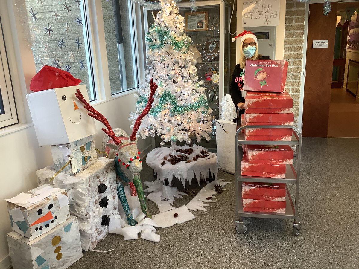 primary_gordon's tweet photo. Gordon Primary School would like to thank Santa’s lovely helpers who delivered some magical Christmas Eve boxes today, led by our own wonderful elf (who looks a lot like Mrs Innes).
We would like to thank @asda  for their wonderful gift ❤️ #Christmasgifts #ChristmasInTheCommunity https://t.co/SITw3jLNF6