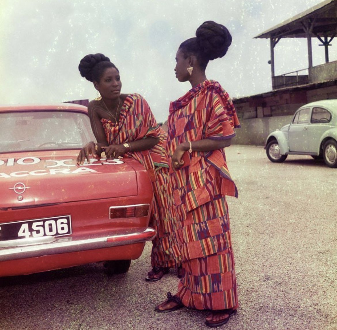 ArchivinCulture's tweet photo. Accra , Ghana , 1970s by James Barnor . https://t.co/QPUpTQastI
