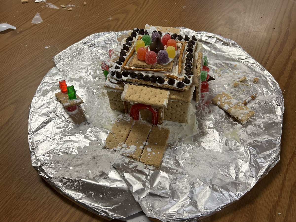 RLASDGifted's tweet photo. The final designs (part 2)! #rlgingerbreadhousedesignchallenge https://t.co/7yCsj2bySO