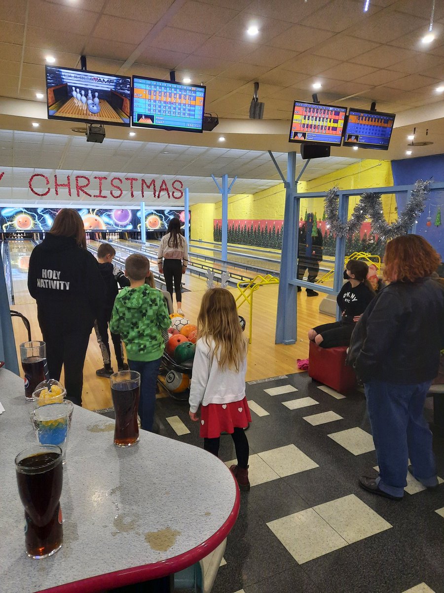 MixyIntern's tweet photo. Bowling and huge hotdogs today for youth group and what a fun day it's been. @HolyNativityMix 
#Mixyintern https://t.co/xYNnwdzoAS