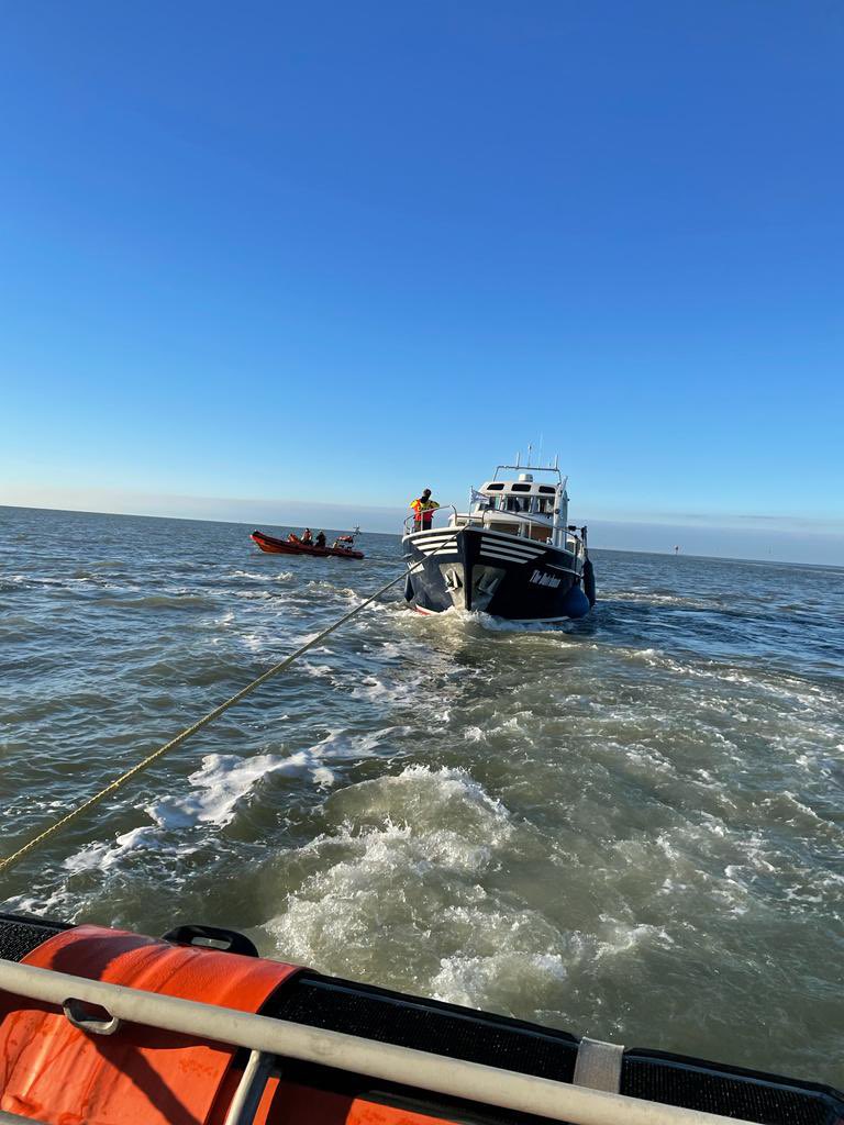Vanmiddag motorjacht met problemen opgehaald en veilig afgemeerd in de haven van Harlingen <a href="/KNRM/">KNRM</a>