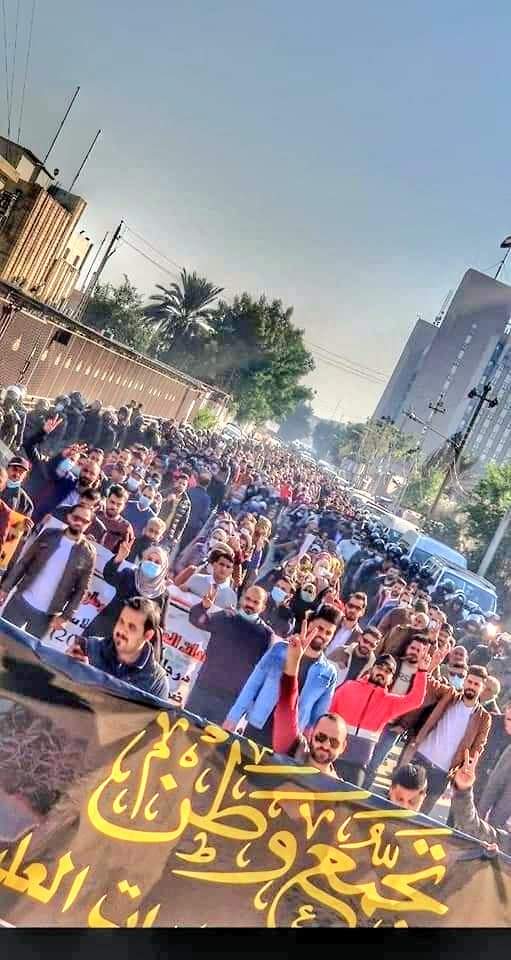 ، التعيين حق من حقوقنا التي سطوتم عليها في وضح النهار لن نستسلم نريد حقنا المشروع وهو التعيين✌️
التعيين حقنا 
الشهادات العليا
#الكاظمي_يسرق_حقوقنا