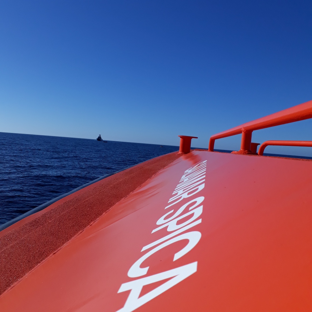 salvamentogob's tweet photo. La Salvamar Spica ha rescatado un total de 36 personas de 4 pateras (15,6,1,14), la última sin motor. Un avión de la OTAN ha dado el primer aviso  al sureste de Cabo de Gata y posteriormente se han localizado las otras 3 en la zona. Los ha trasladado a Almería #SeguridadNautica https://t.co/kx6xvVxF4G