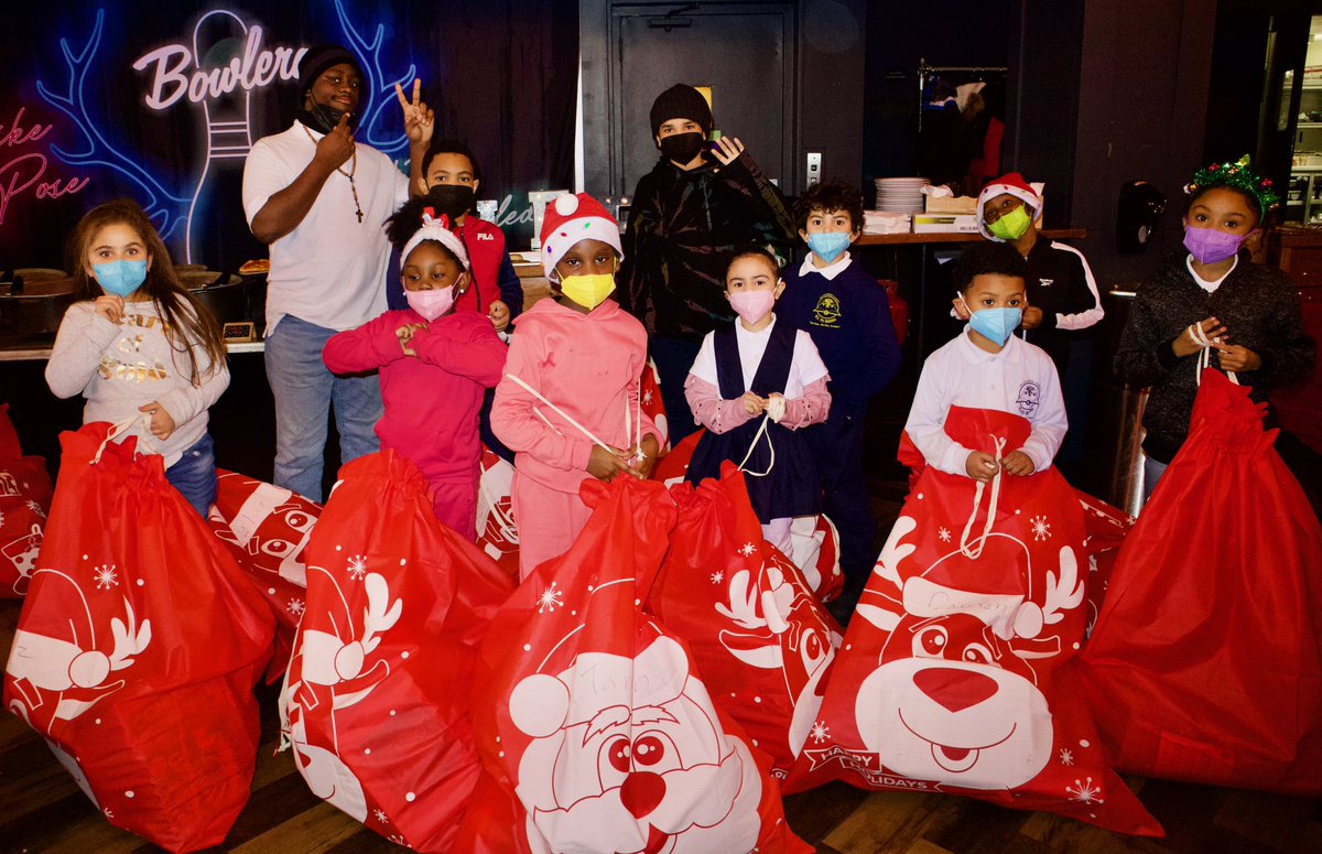 35Ventures's tweet photo. Thank you to our friends at @NYHomeless for helping us make this a special holiday for Brooklyn Bound for Success kids! ❤️ #KDCF https://t.co/LEtvdAolGU