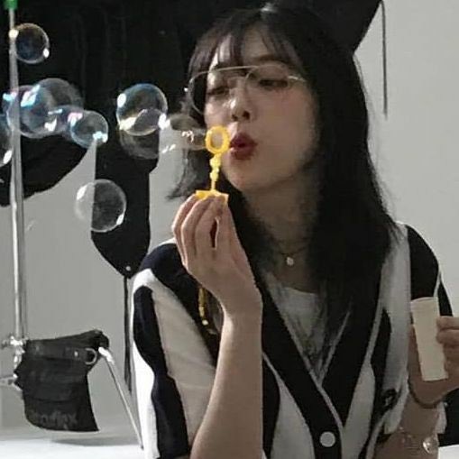 btsasfx's tweet photo. march babies + bubbles = happiness https://t.co/nYkj2o6ZvU