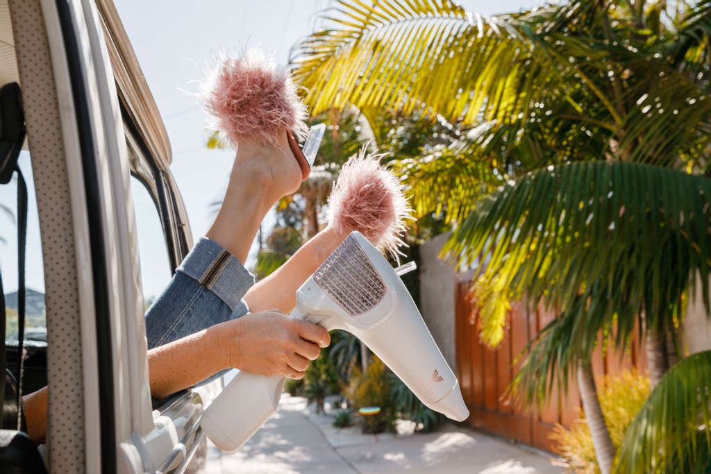 volobeauty's tweet photo. ✨ ⁠GIVEAWAY✨⁠
Enter to win, see details below:⁠
⁠
👉  Post about something you are cutting ties with.  It could be unhealthy dieting, body shaming, or texting your ex. ⁠
👉  Follow &amp; Tag @volobeauty⁠
👉  Hashtag #cutthecordwithVOLO⁠
⁠
#giveaway #hairgoals #VOLObeauty⁠ https://t.co/FD7YW1JrIo
