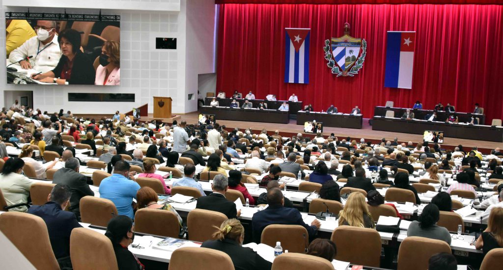 Diputados a la <a href="/AsambleaCuba/">Asamblea Nacional Cuba</a> aprobaron los Objetivos Generales y Metas del plan económico y la Ley del Presupuesto del Estado para el año 2022. 

#PoderPopular 
#CubaLegisla