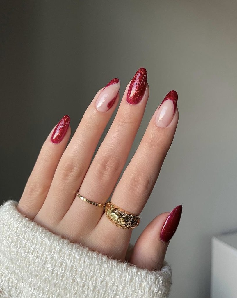 15+ Stunning Nail Art Ideas for Christmas - The Violet Journal thevioletjournal.com/christmas-nail…