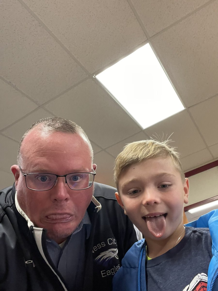 There is always a long list of Birthdays and 1/2 Birthdays over break!  Had to catch them all before we went to break. Happy Birthday Selfies <a href="/USD303/">USD 303 - Ness City</a>