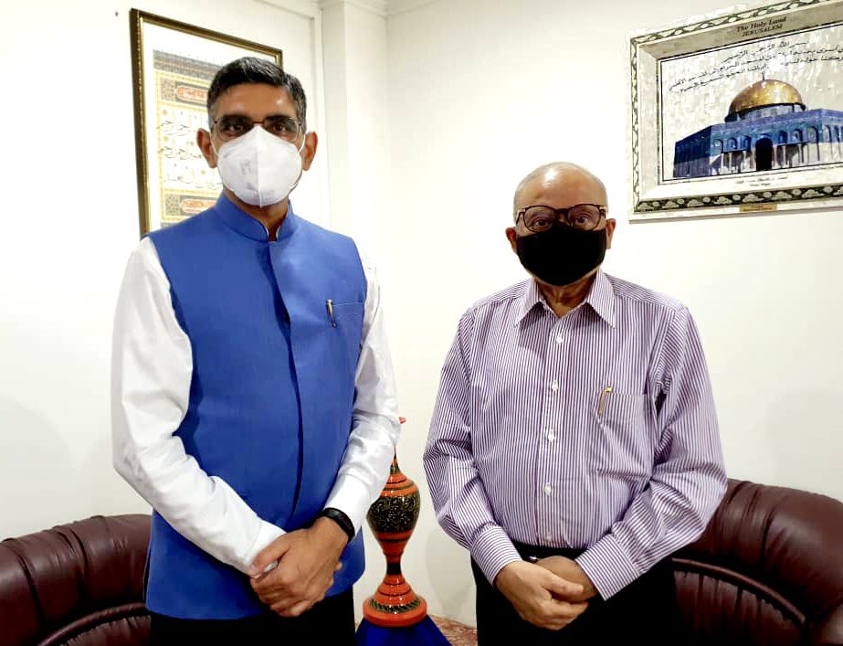 maumoonagayoom's tweet photo. Was delighted to meet the new Indian HC Excellency Munu Mahawar @AmbMunu today. We discussed our very close bilateral relations in a cordial atmosphere. Thank you HC for your important insights. https://t.co/CKf3nZro5a