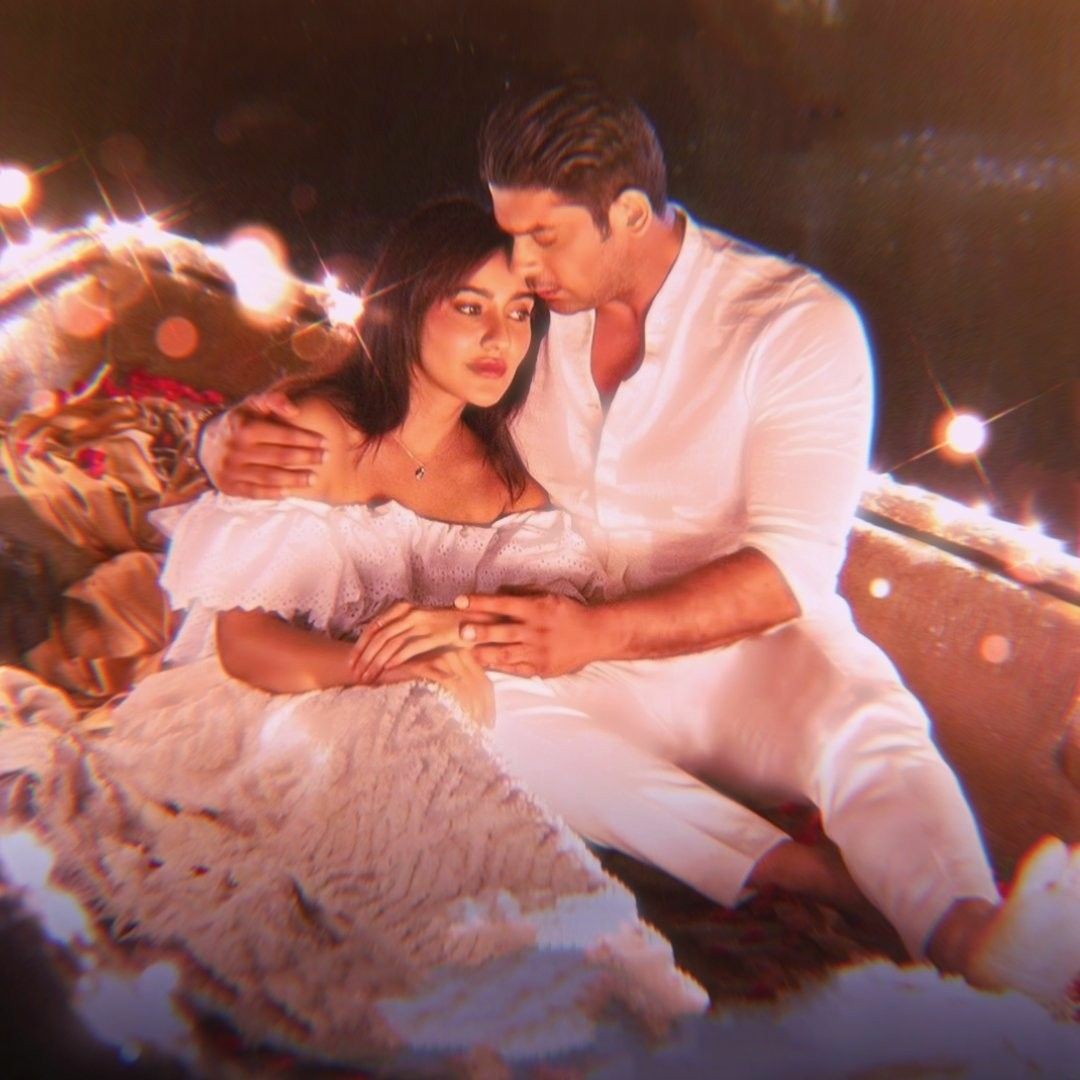 TeamSidharthFC's tweet photo. - and in this celebration everything is same except our real dil ka karaar. he is not among us but created something which will be remembered forever! 

200M OF DIL KO KARAAR AAYA https://t.co/jBwVfJb7rA