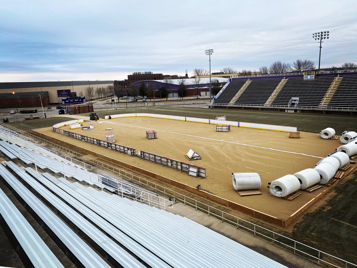 MinnStAthletics's tweet photo. Historic Blakeslee Stadium. Host site for 2022 Hockey Day Minnesota. Coming along rather nicely. @collegehockey @ccha @USTMensHockey @Buccigross #HornsUp #LetsssssGooooo https://t.co/0DaCyfoCPI