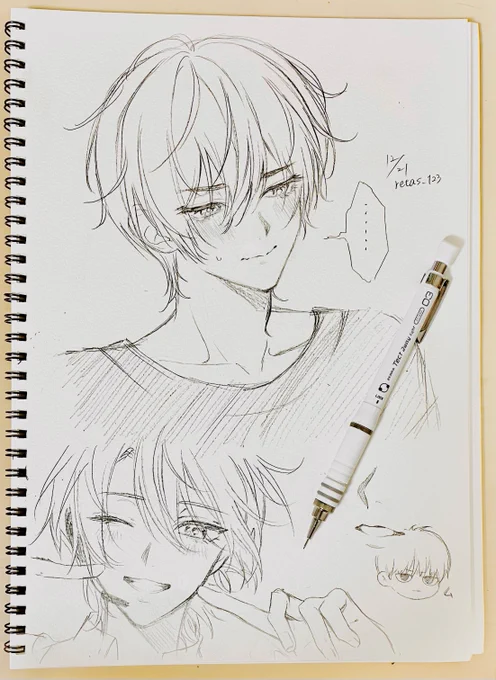 久しぶりに紙に絵描いた 