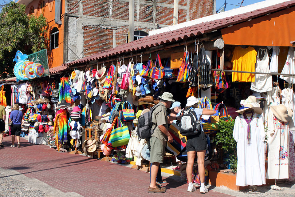 A good awareness of the exchange rate can be important for minimizing your costs as you travel in Mexico. Read tips on "Cutting Expenses as a Tourist – Mexican insurance Online Cost in 2021"  bit.ly/3FhCLd3