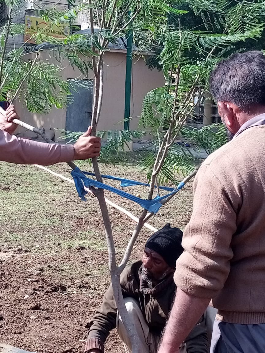 Project100Parks's tweet image. #Project9 is the development of Al-Mustafa park that is carried out by KMC through their Development program. This park in F B. Area block 7 is few places where vicinity can enjoy fresh air &amp;amp; greenery. It was inaugurated by Administrator Karachi Barrister Murtaza Wahab today.
