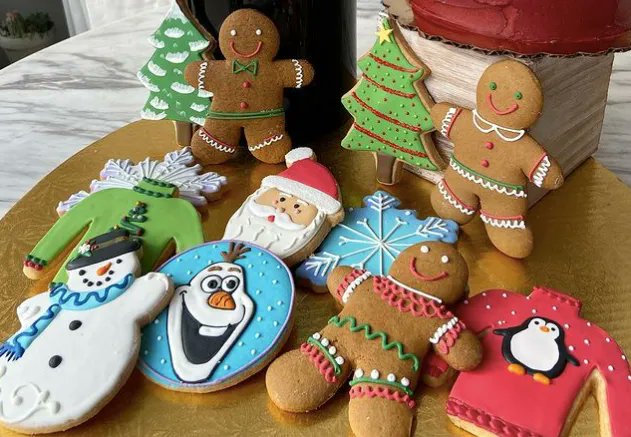 BlockClubCHI's tweet photo. Chicago's oldest bakeries shared their Christmas cookie secrets with us. Check out some of their recipes: https://t.co/u5vbTQ2PpW. https://t.co/ftdRlkWyFR