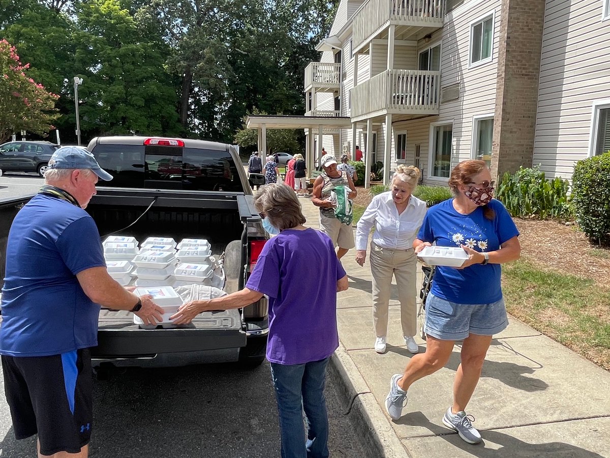 SVPCLT's tweet photo. SVP Charlotte today announces a strategic relationship with Feeding Charlotte, a local nonprofit who rescues surplus, freshly prepared meals to reduce food waste and feed the hungry. Rescuing 58,000 lbs of food, equivalent of removing 13 vehicles from the road for one month. https://t.co/tc1WoNXmeE