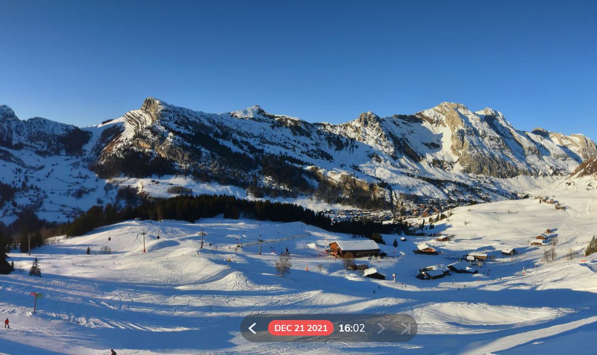 Ski Weekender tweet media