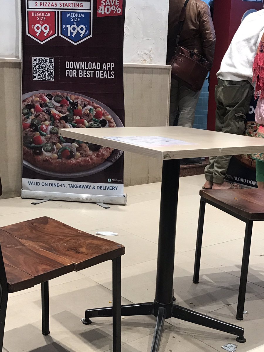 MegGuptaSocial's tweet photo. Fresh pizza but ‘not so fresh’ outlet. Mind some cleaning, @dominos_india ? https://t.co/PXz1uPi5Sl