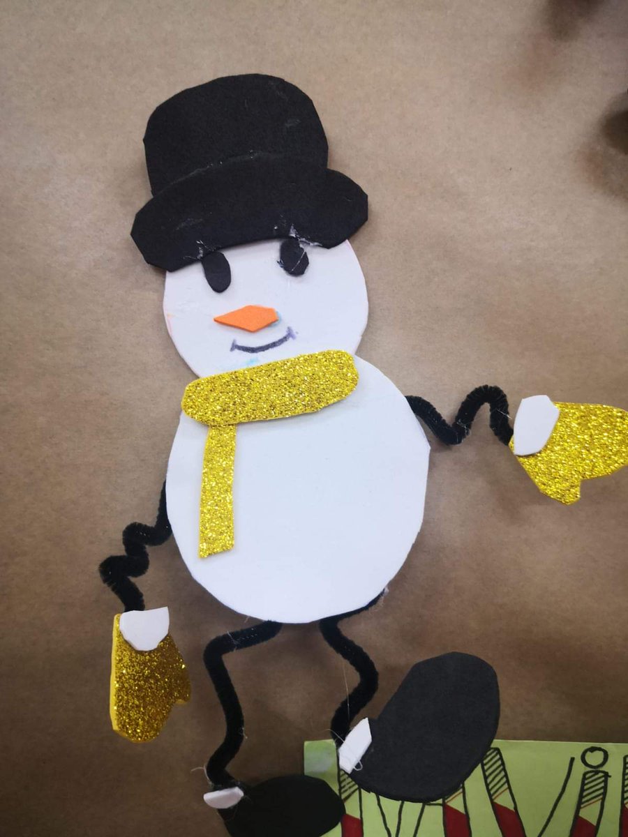 CPEIPS_CRC's tweet photo. El colegio se prepara para recibir la navidad. Muchos trabajos y mucha ilusión por nuestros pasillos. Próximamente más imágenes de nuestros trabajos. https://t.co/iO6SDIN8ab