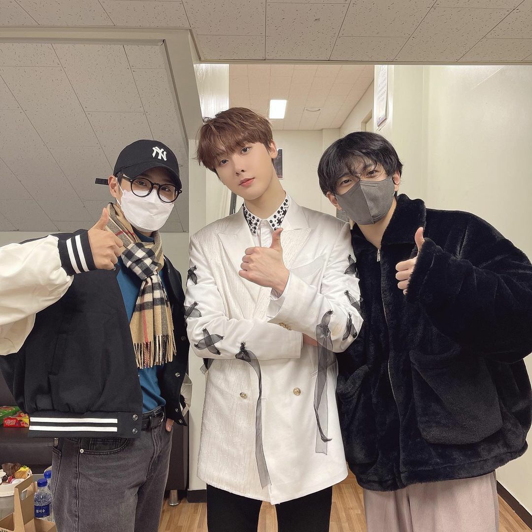 Astroha_France's tweet photo. 📷 | 211221 | INSTAGRAM

Loyauté 💙

Note : Avec Daewhi et Bomin

🔹https://t.co/gEmELESLIm

cr. ddana_yoon 
fr. Chris | Astroha_France
#ASTRO |  #아스트로 | #윤산하 | #YOONSANHA https://t.co/W8iW2FiWU3