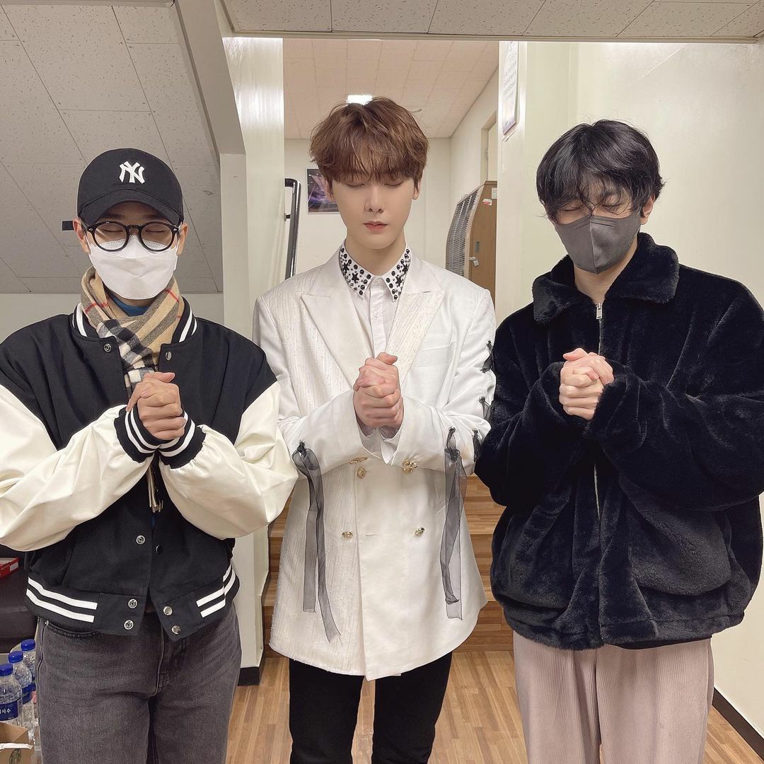 Astroha_France's tweet photo. 📷 | 211221 | INSTAGRAM

Loyauté 💙

Note : Avec Daewhi et Bomin

🔹https://t.co/gEmELESLIm

cr. ddana_yoon 
fr. Chris | Astroha_France
#ASTRO |  #아스트로 | #윤산하 | #YOONSANHA https://t.co/W8iW2FiWU3