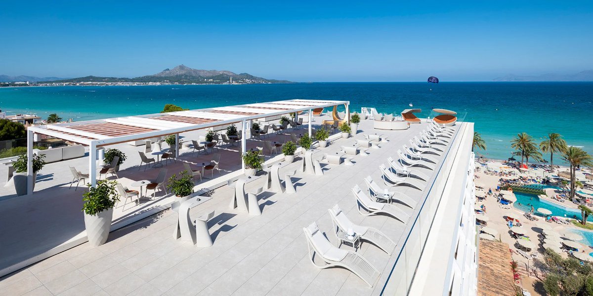 P3Arch's tweet photo. The best terrace overlooking the sea,done by Vondom from Spain.

The rooftop of the Condesa hotel houses this fabulous sky bar where hotel guests, and non guests alike, can relax and take in the breathtaking views of Mediterranean Sea. https://t.co/GkvCB9SbL9