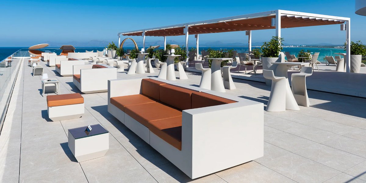 P3Arch's tweet photo. The best terrace overlooking the sea,done by Vondom from Spain.

The rooftop of the Condesa hotel houses this fabulous sky bar where hotel guests, and non guests alike, can relax and take in the breathtaking views of Mediterranean Sea. https://t.co/GkvCB9SbL9