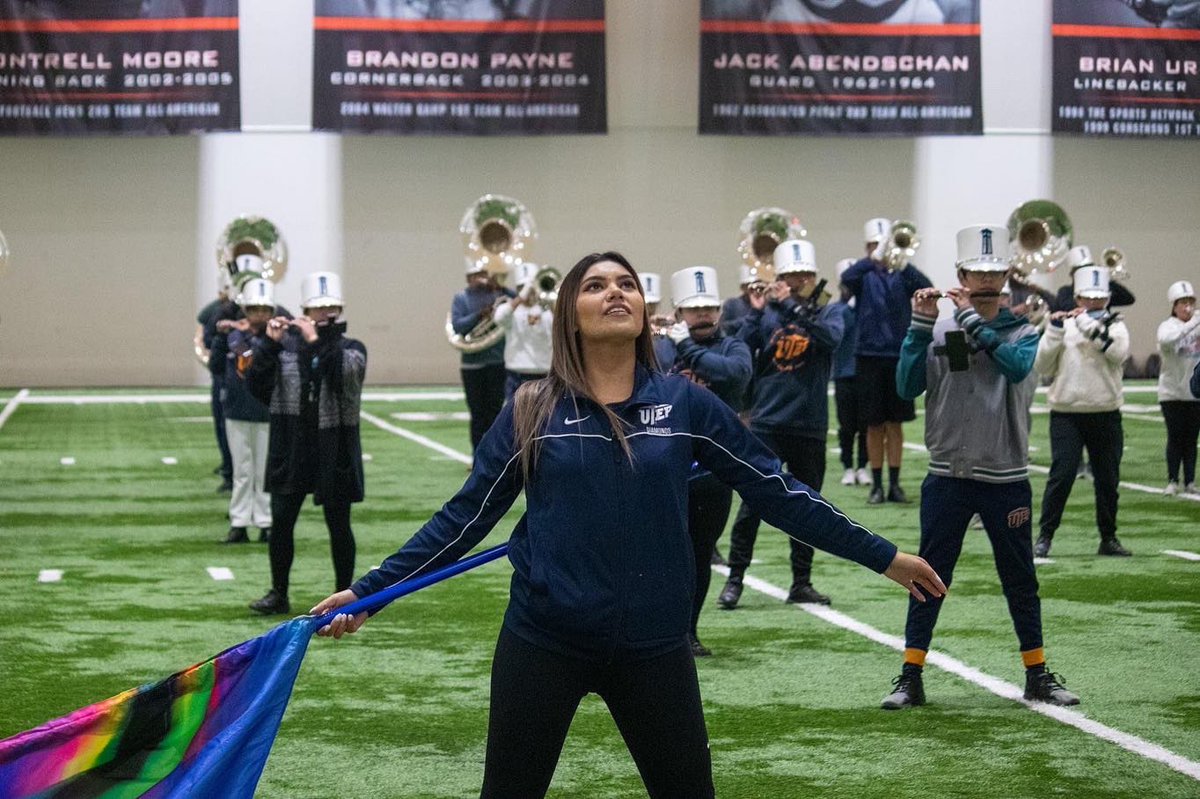 UTEPDiamonds's tweet photo. Practice makes PERFECT! 
Here are some behind the scenes photos from our @NMBowl rehearsals! 

📸: @Lyssaa_94 #PICKSUP 

#utepbands #utepdiamonds #utepdanceteam #utepspiritcrew #utepcheer #utepathletics #utepminers #weareminers #minernation https://t.co/uQAfFleOND