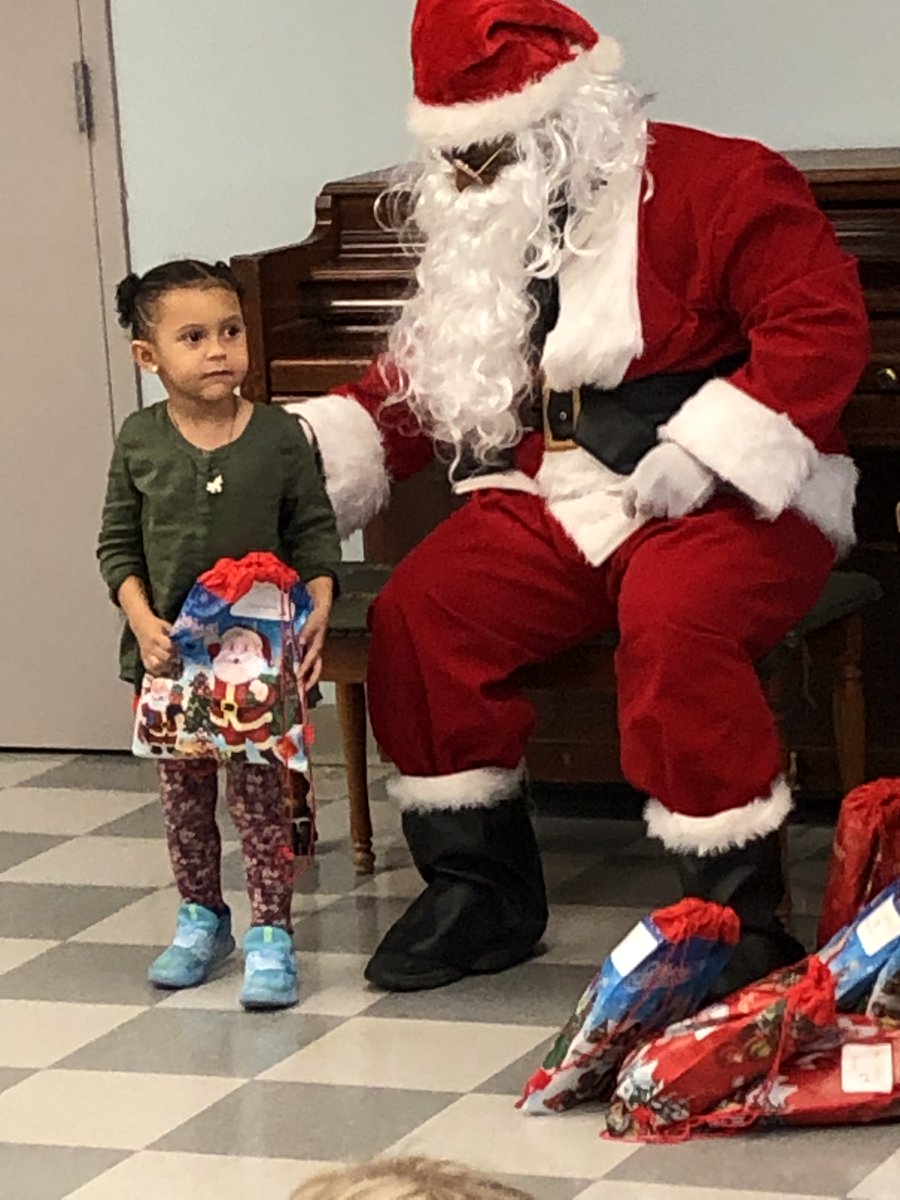 FriendlyHouseIa's tweet photo. Yesterday Friendly House had it's annual Bike Giveaway in partnership with the Scott County Sherriff's Department.  Kids were given a bike as an early Christmas present, and were a little surprised by a special guest.  One young girl said, "I can't believe he's really here!" https://t.co/XZ1sjvEuPu