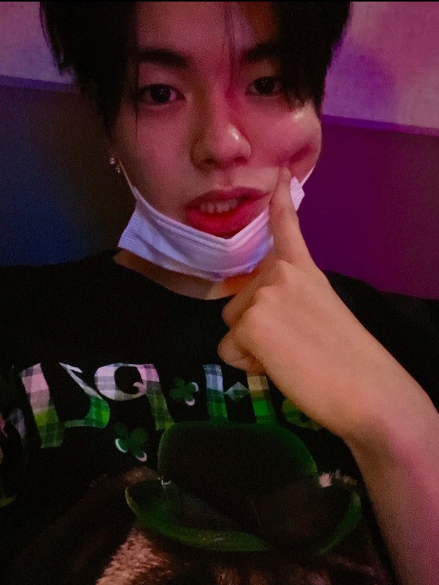 JAEHYUKSITES's tweet photo. low quality picture but you're yoon jaehyuk https://t.co/O1RbCo1mJq