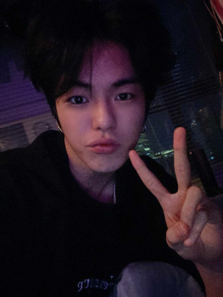 JAEHYUKSITES's tweet photo. low quality picture but you're yoon jaehyuk https://t.co/O1RbCo1mJq