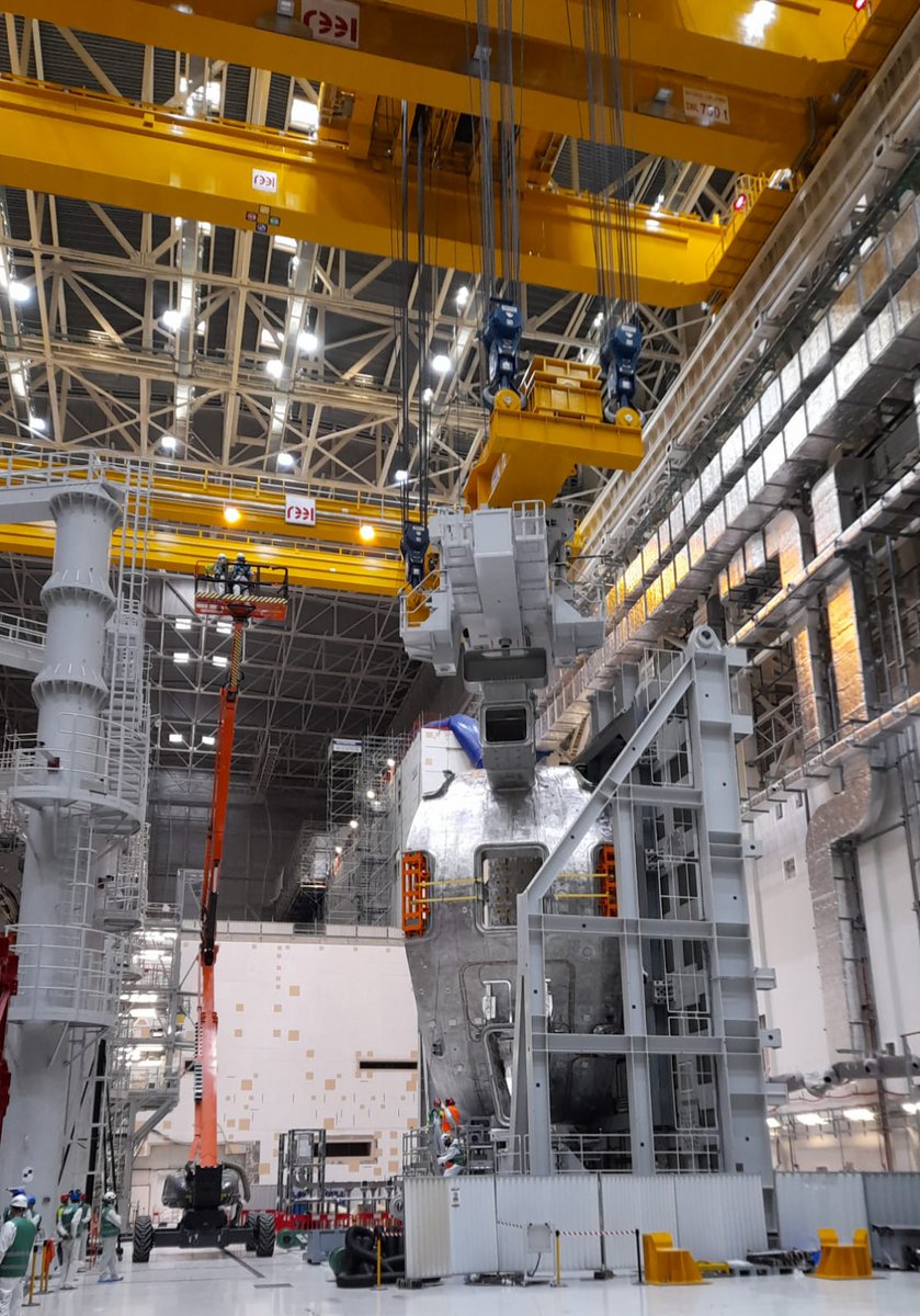 GroupeFoselev's tweet photo. Hier, une étape importante du projet du Tokamak a eu lieu sur le site d’@ITER !
Dans le cadre de notre contrat d’exploitation des ponts roulants, nous avons procédé au transfert d’une des pièces critiques du réacteur sur son outillage d’assemblage !  
#FOSELEV #ITER #ITERAssembly https://t.co/EsRmg8tstM