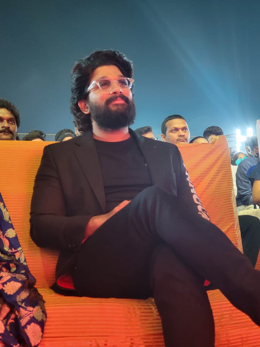 TeamAATE's tweet photo. Bunny In #PushpaMASSivePreReleaseParty 👑

#Pushpa | #PushpaTheRise | @AlluArjun https://t.co/C00rqfXFDG